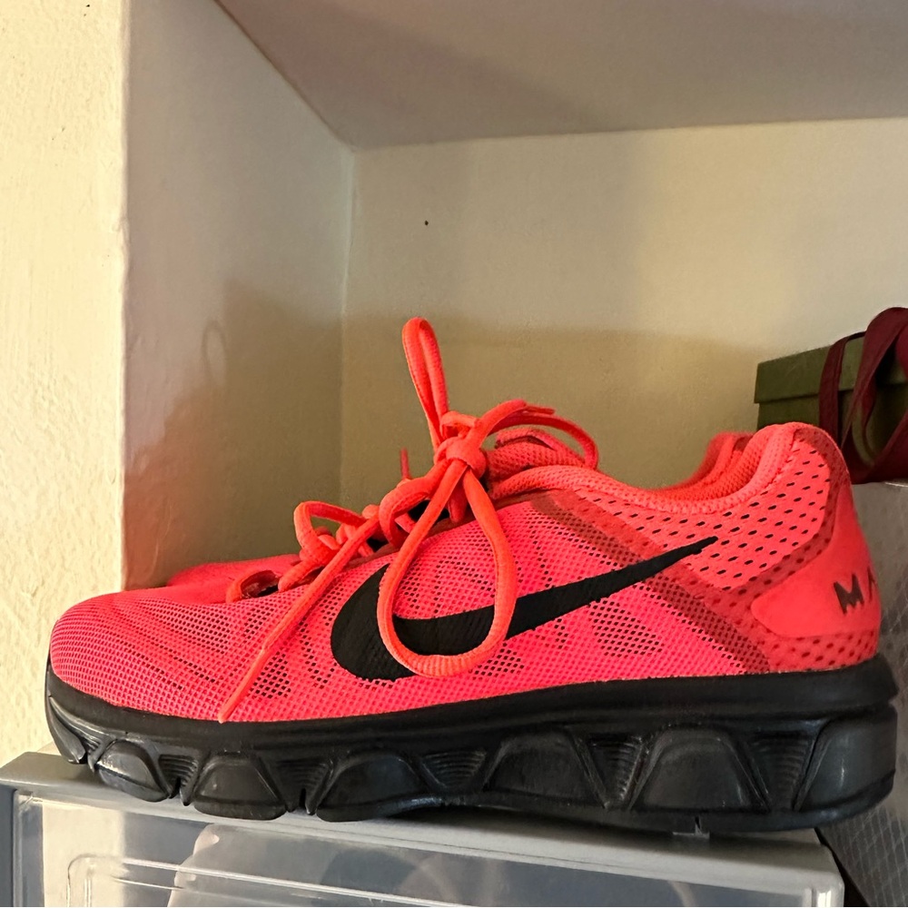 Women’s Nike Airmax Running Sneakers